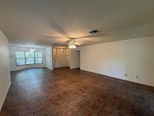 Building Photo - 2BR/2BA Home in Rainbow Springs Country Cl...