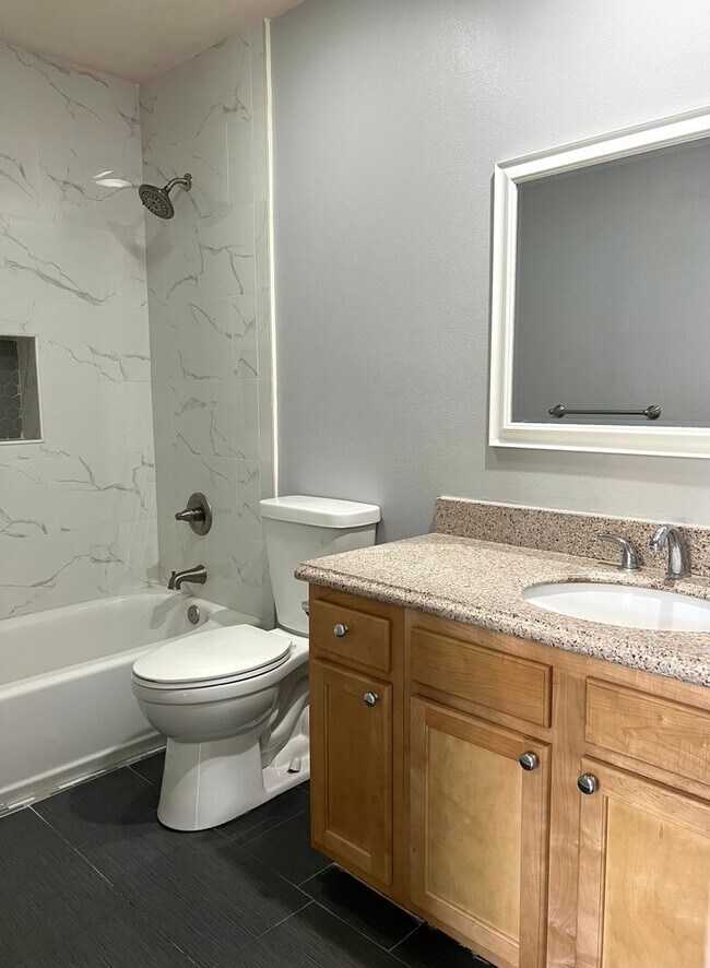 Building Photo - 2 Large Bedroom Home Centrally Located in Garden Grove