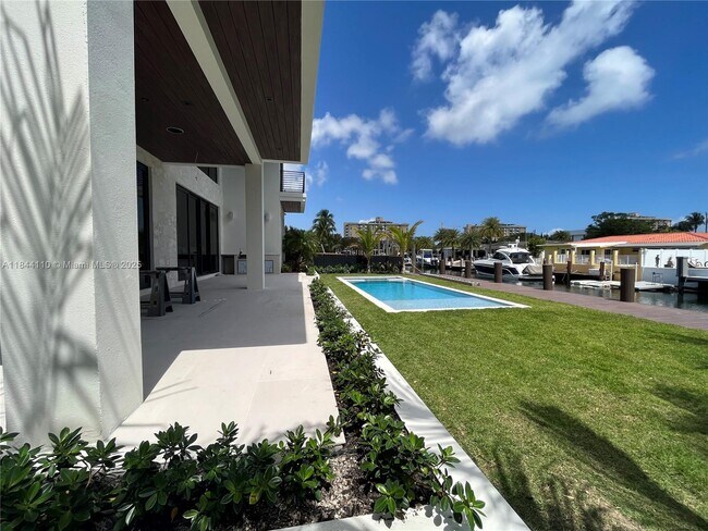 Building Photo - 13085 Coronado Terrace