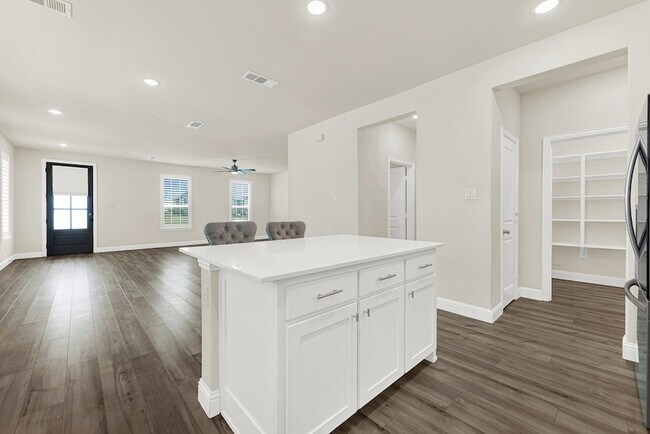 Building Photo - 8993 Swallowtail St