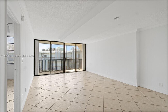 Building Photo - 3475 N Country Club Dr