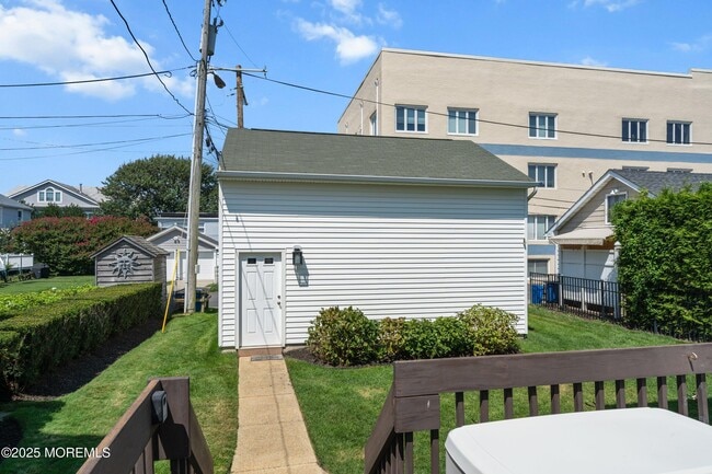 Building Photo - 305 Ocean Ave