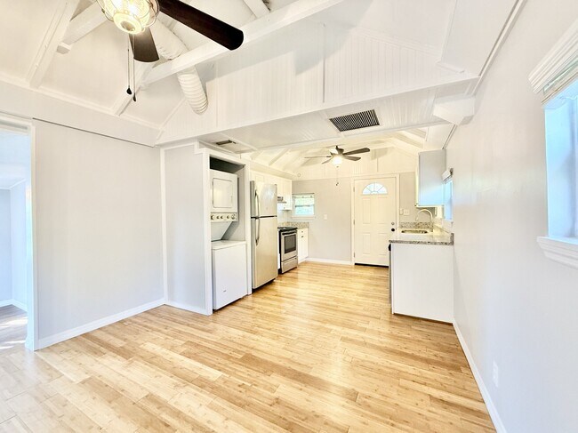 Building Photo - 713 Smith St