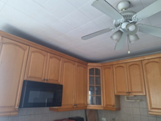 Building Photo - 49 Byron St