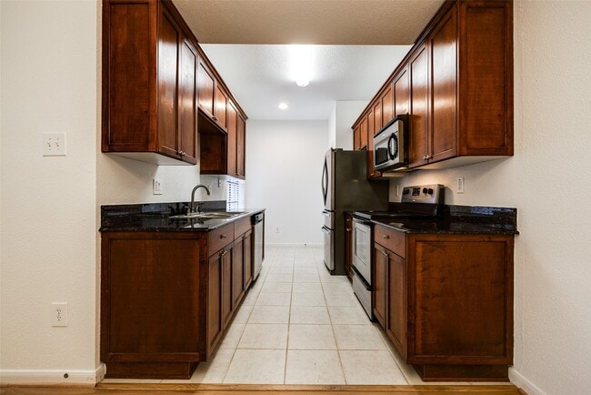Building Photo - 2255 Braeswood Park Dr