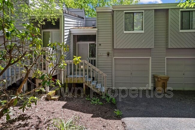 Building Photo - 252 Cervantes Cir