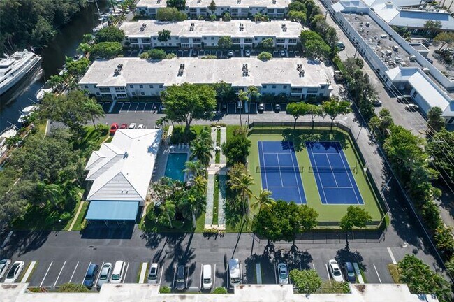 Building Photo - 6295 Bay Club Dr