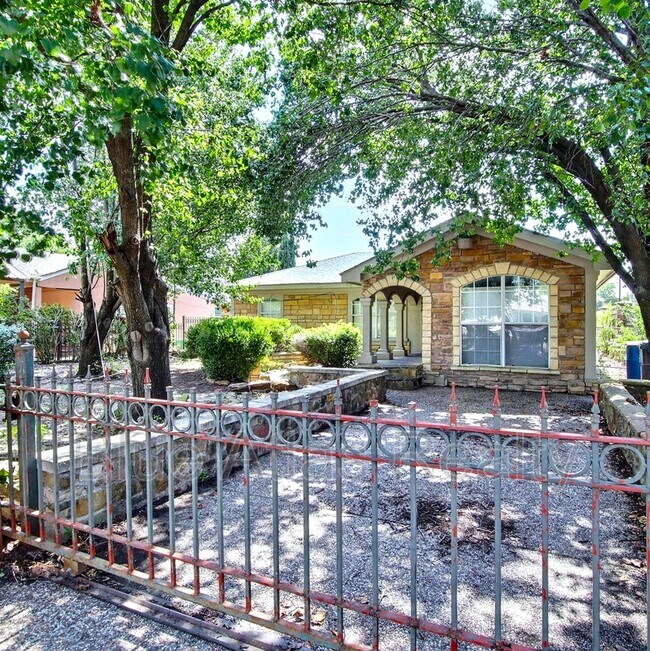 Building Photo - 7838 Maxwell Ave