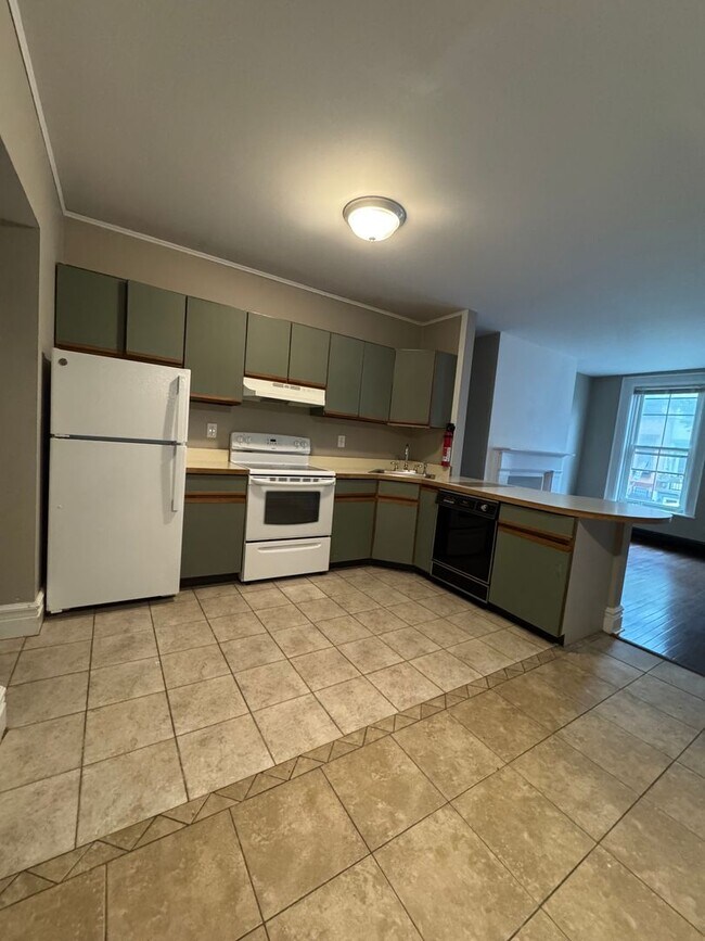 Building Photo - 308 Hudson Ave