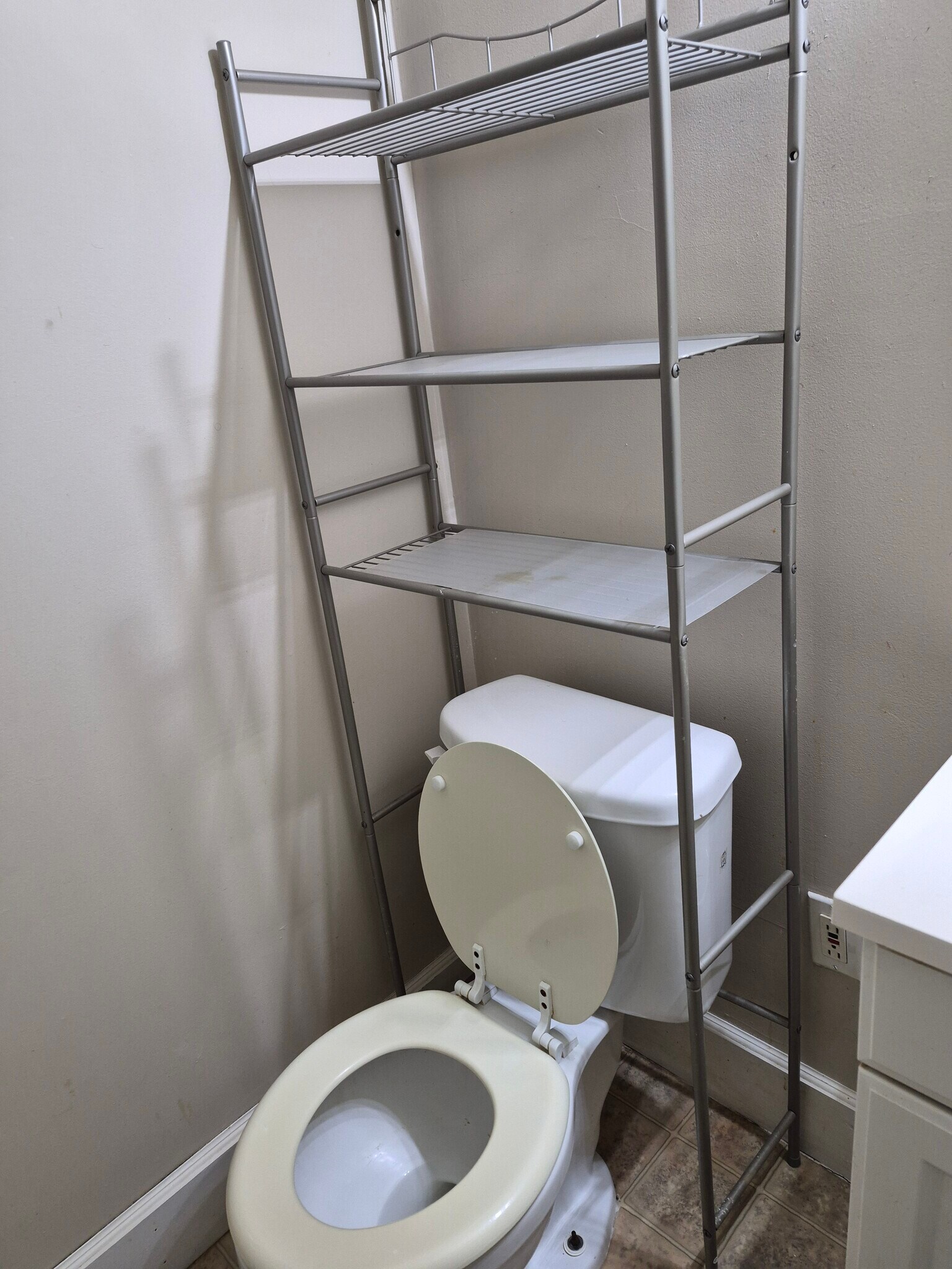 Building Photo - 226 E 5th Ave