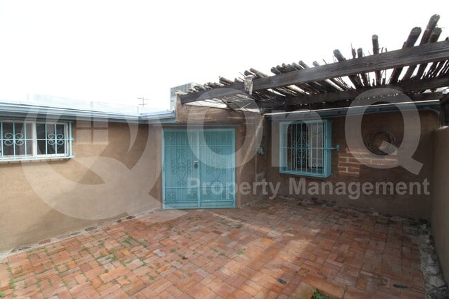 Building Photo - 1019 N Catalina Ave
