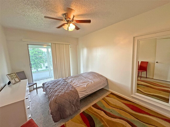 Building Photo - 543 Mansfield M