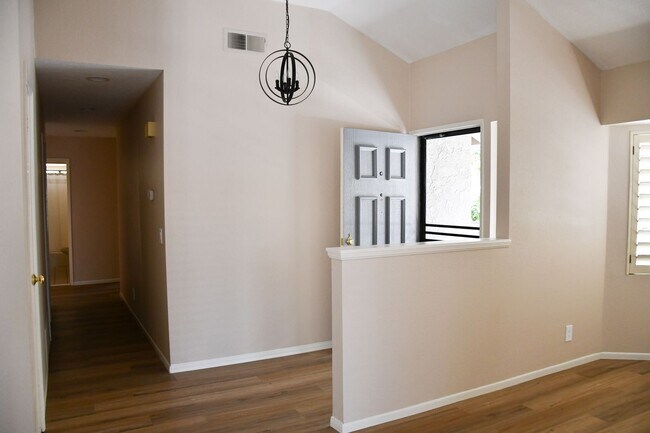 Building Photo - Newly remodeled and updated