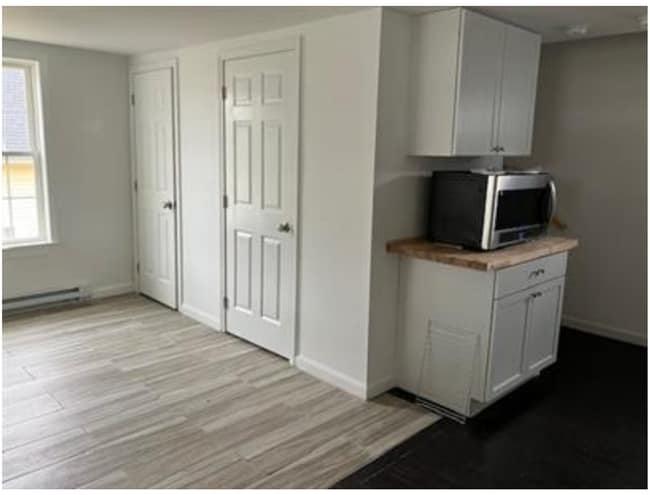 Building Photo - 21 E Lake Rd