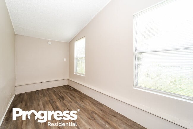 Building Photo - 2331 Westbrook Cir N