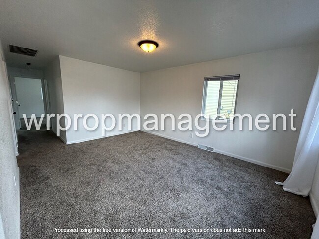 Building Photo - 3 Bed | 1 Bath | Detached 2-Car Garage | Washington Local Schools