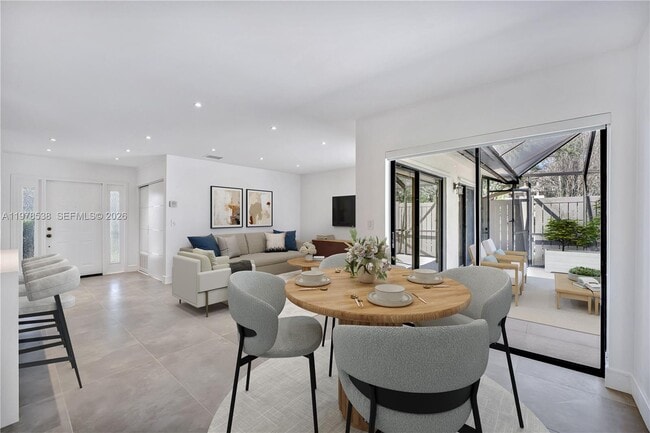 Building Photo - 2616 Carambola Cir N