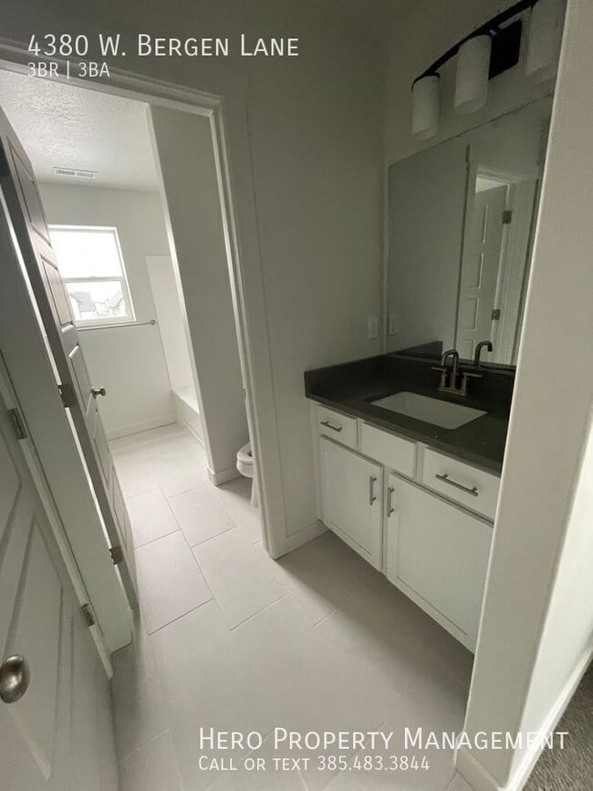 Building Photo - 4380 Bergen Ln