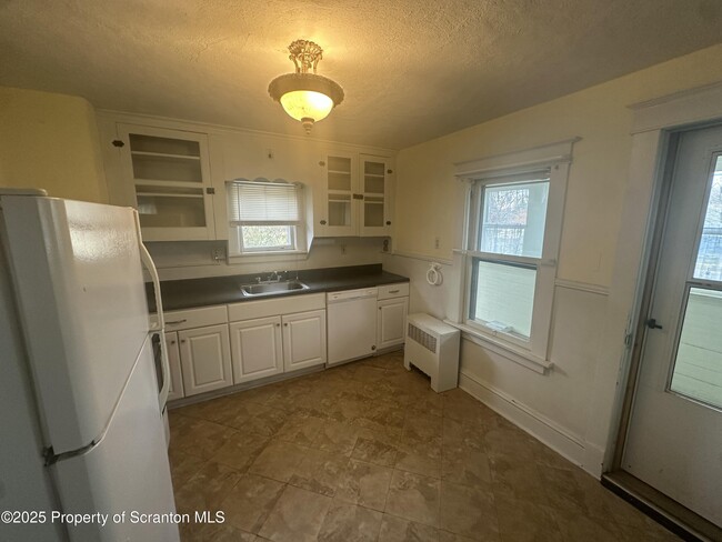 Building Photo - 1906 Farr St