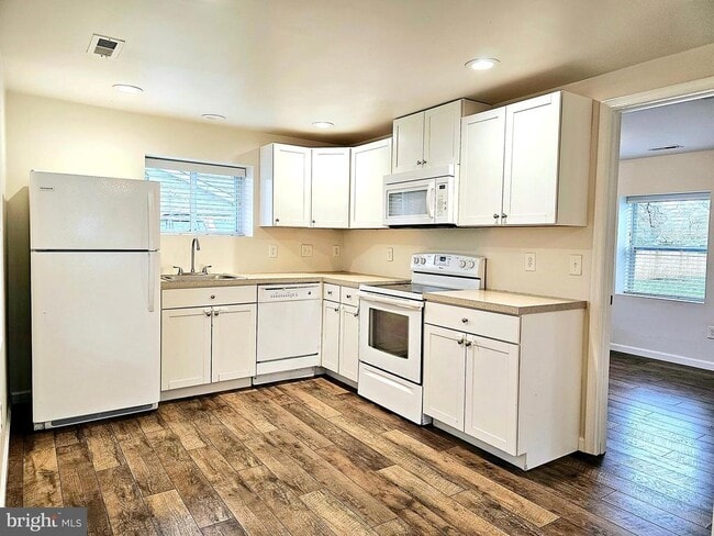 Building Photo - 143 Mitscher Rd