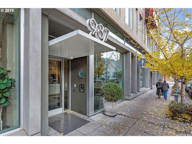 Building Photo - Stunning Pearl District Corner Unit with F...