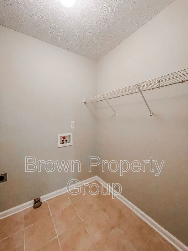 Building Photo - 6307 Fox Glen Dr