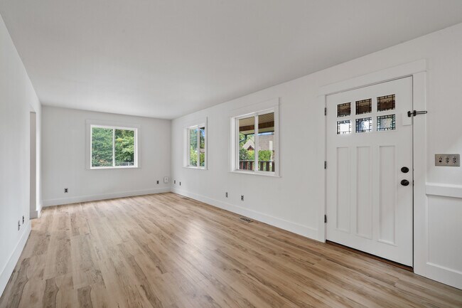 Building Photo - 1121 SE 111th Ave