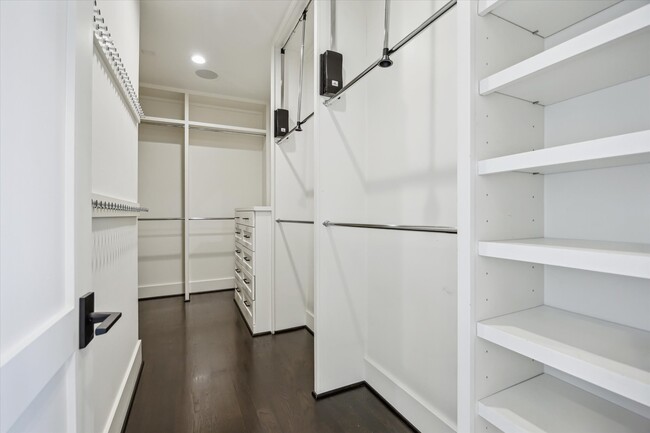 Building Photo - 3214 Westheimer Rd