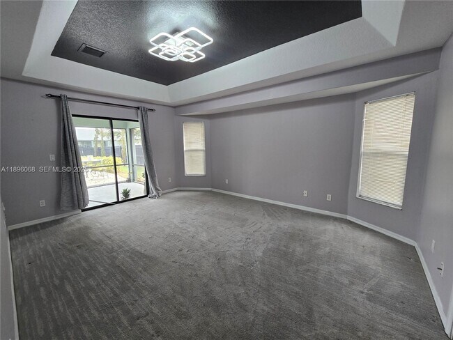 Building Photo - 3401 SW San Benito St