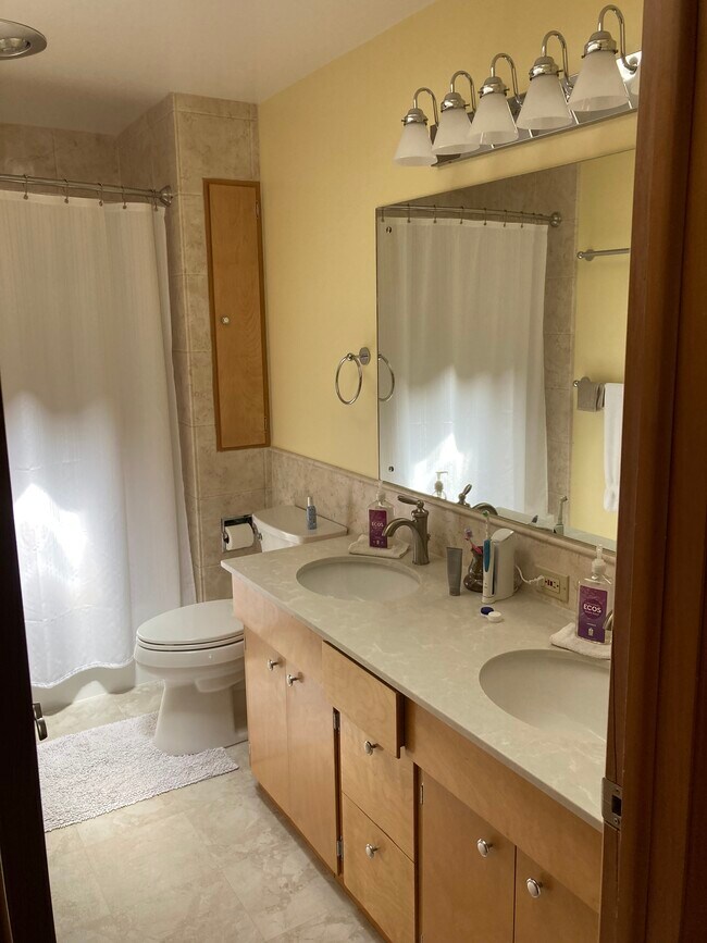 Building Photo - 10721 N Nelson Rd