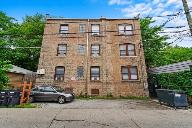 Building Photo - 822 Reba Pl