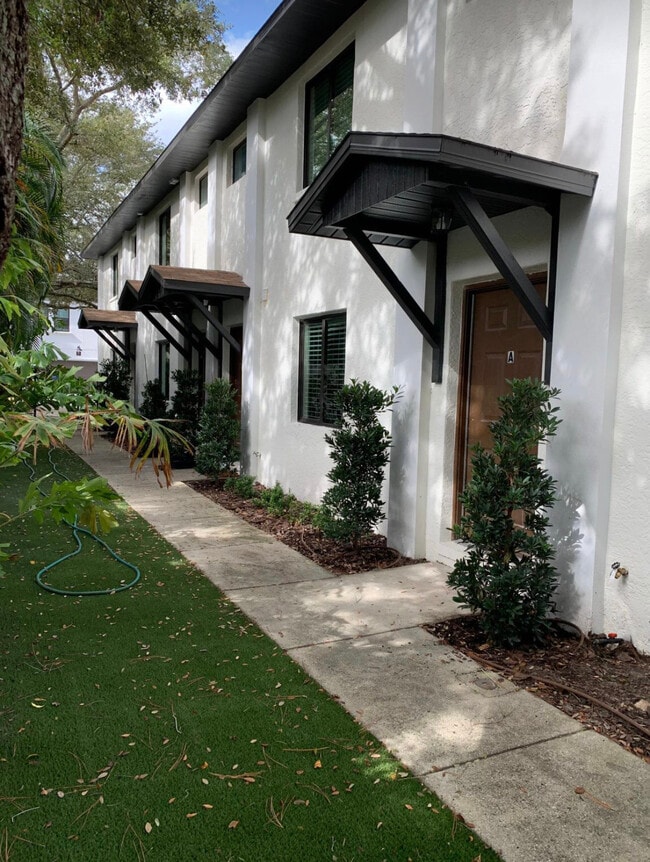 Building Photo - 413 S Melville Ave