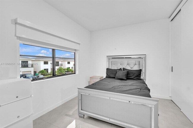 Building Photo - 1337 NW 3rd St