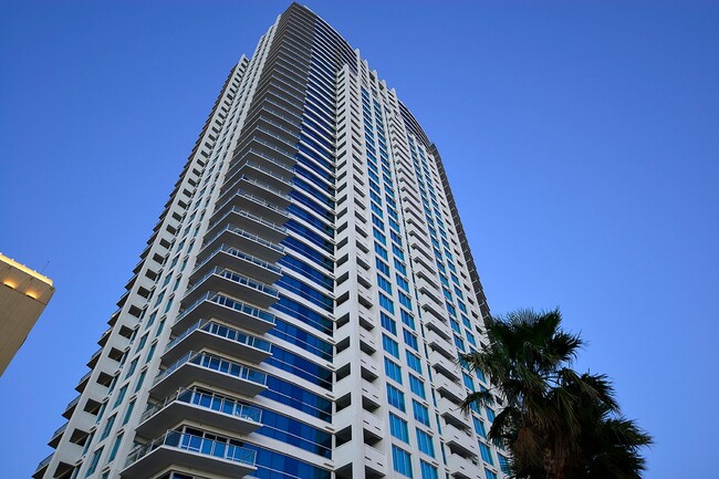 Building Photo - Sky Las Vegas-Strip/City/Red Rock Mtn View...