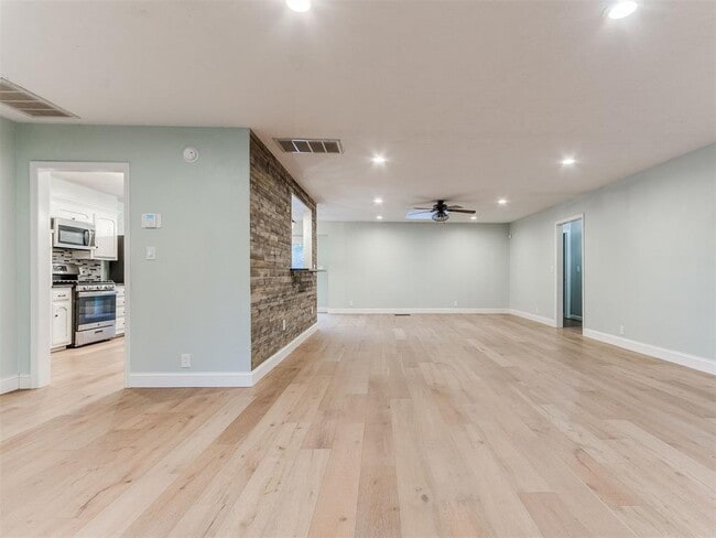 Building Photo - 1428 Cinderella Ave