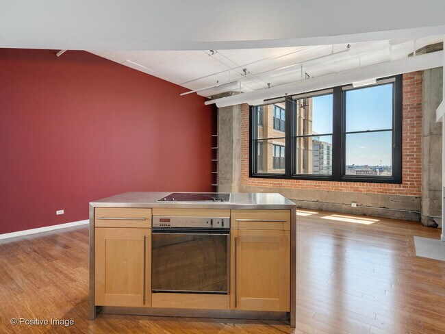 Building Photo - 728 W Jackson Blvd