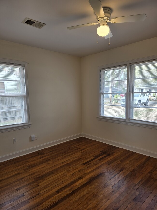 Building Photo - 615 Pine Dr