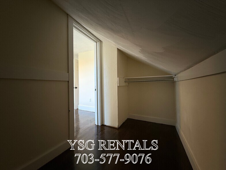 Building Photo - 17 Lambert Ave