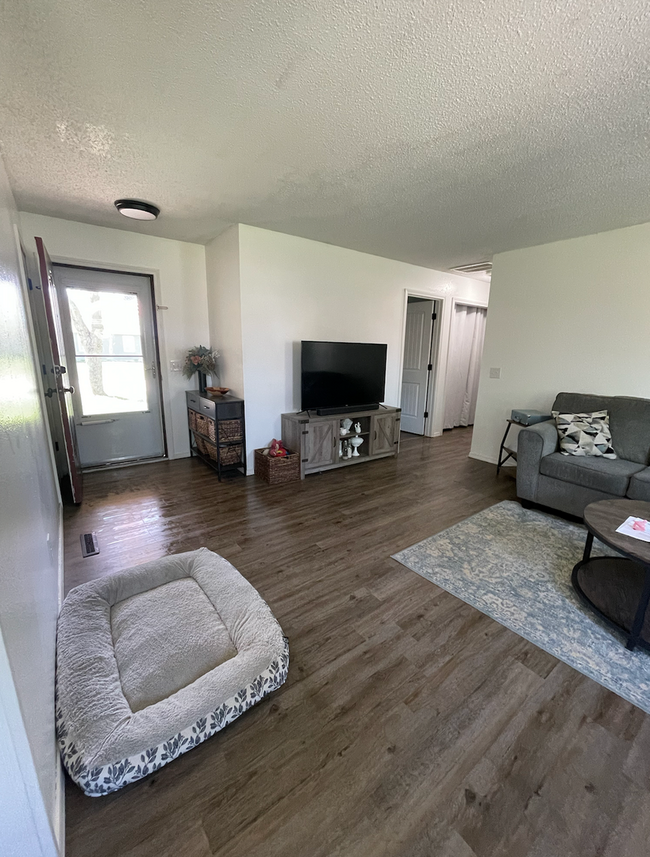 Building Photo - ADORABLE REMODELED 3 bedroom | 1 bathroom ...