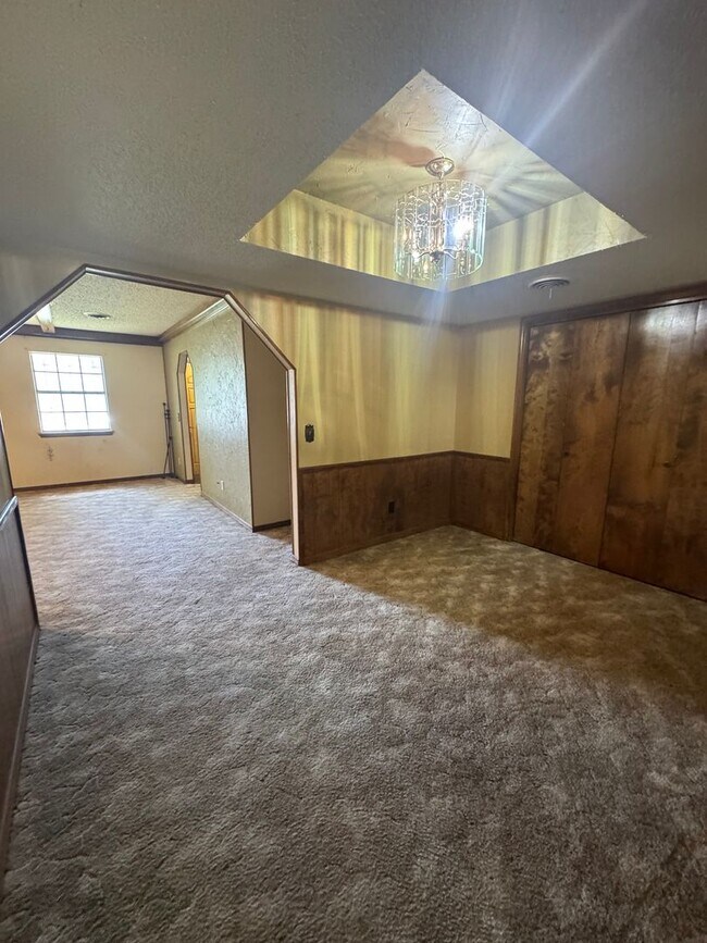 Building Photo - 3bedroom 2bedrooms 2 car garage 1/2 off 1st month's rent