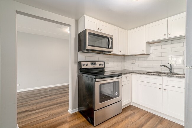 Building Photo - 329 Kimbell Ave