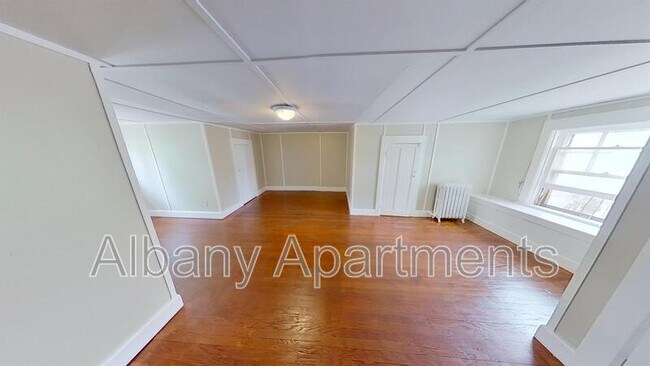 Building Photo - 566 Park Ave