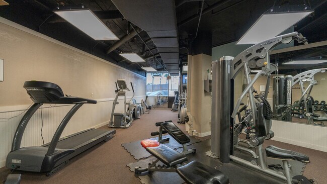 Building Photo - 7205 Thomas Dr