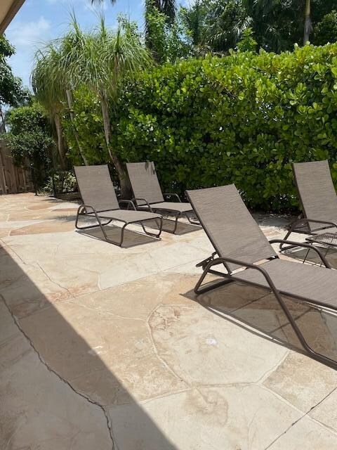 Building Photo - 4657 Fountains Dr S