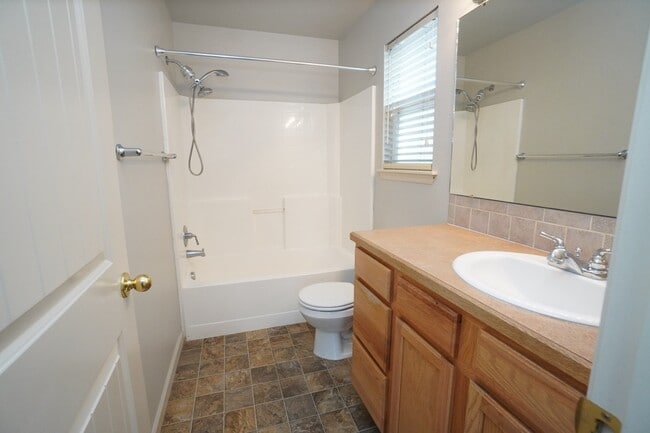 Building Photo - 1445 W Silver Salmon Dr