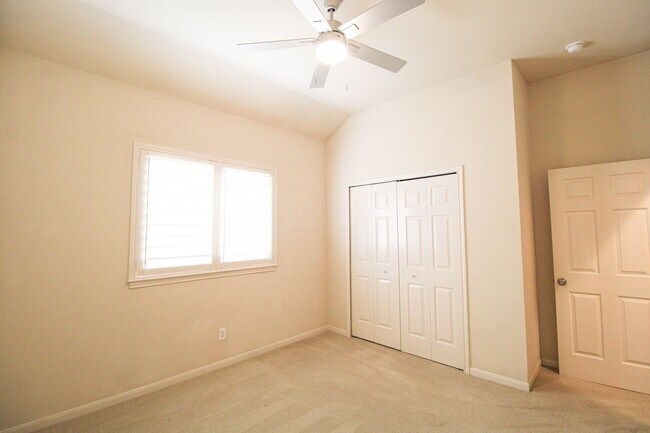 Building Photo - 34 Silverhorn Dr