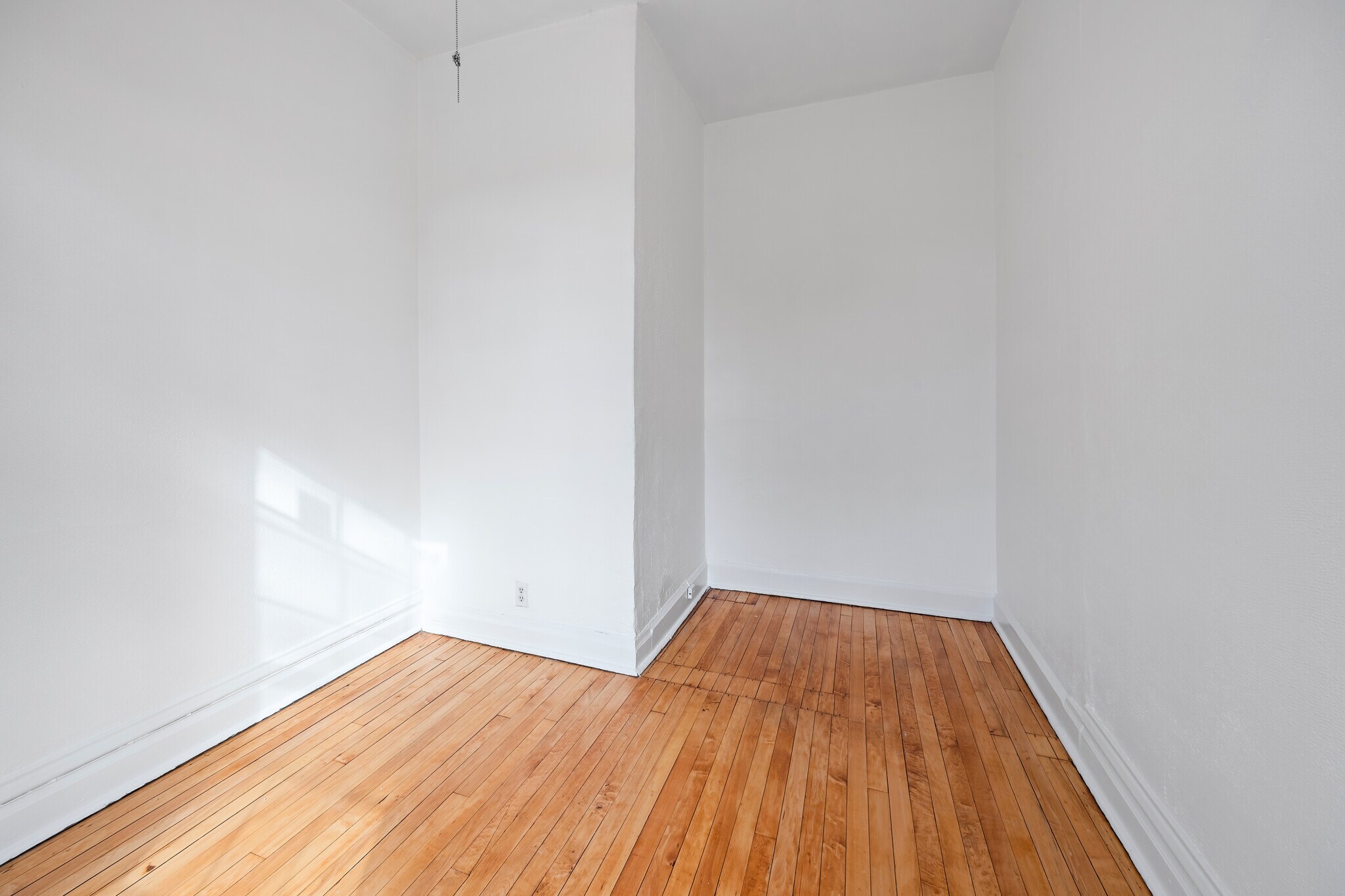 Building Photo - 3915 N Seeley Ave