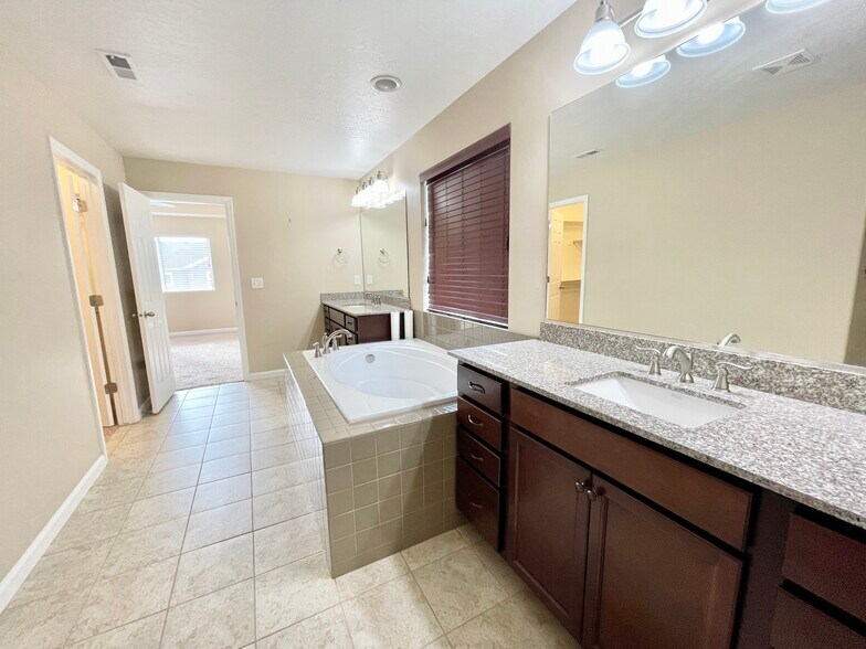 Building Photo - 3859 W Young Lucerne Cir