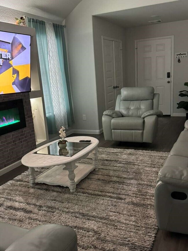 Building Photo - 1332 Sue Peak Dr