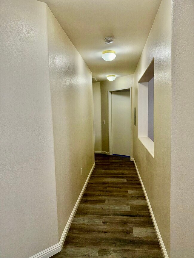 Building Photo - 1881 W Alexander Rd